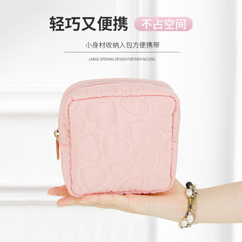 超音波加工を施したハート型のキルティング化粧ポーチ。柔らかく - Cosmetic Bags のレビューと価格
